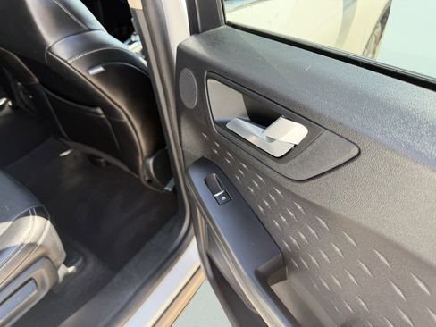 Used 2020 Ford Escape Titanium image 40