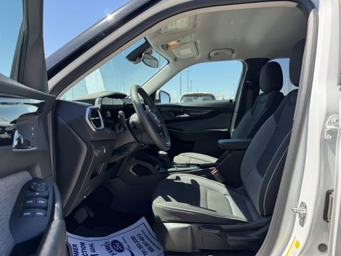 Used 2025 Chevrolet TrailBlazer LT AWD/4WD image 18