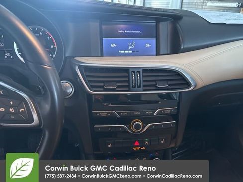 Used 2018 INFINITI QX30 Premium image 18