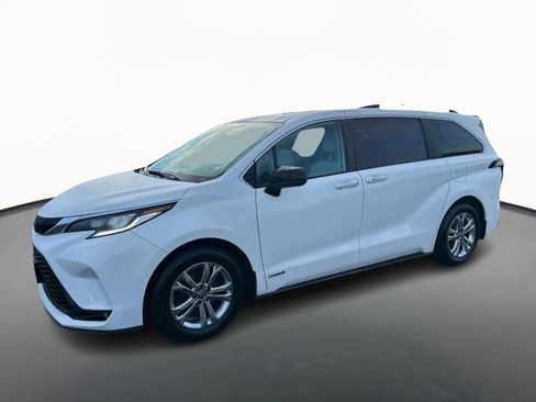 Used 2021 Toyota Sienna XLE image 7