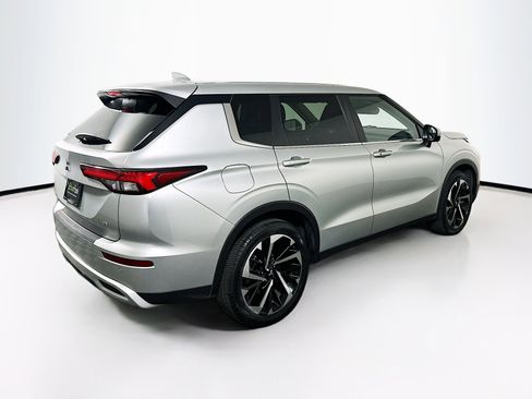 Used 2024 Mitsubishi Outlander SE image 9
