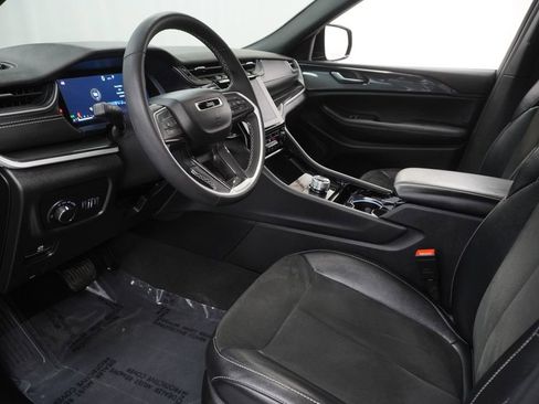 Used 2023 Jeep Grand Cherokee L Altitude image 17