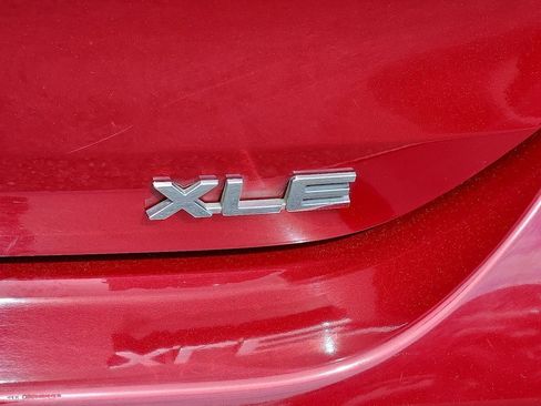 Used 2021 Toyota Highlander XLE FWD image 15