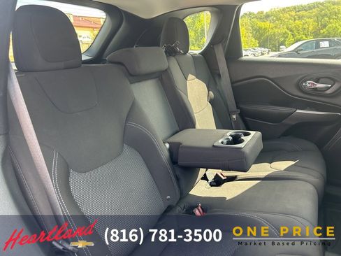 Used 2019 Jeep Cherokee Latitude w/ Popular Appearance Group image 42