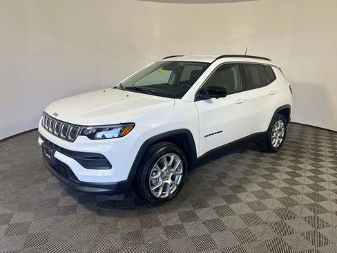 Used 2022 Jeep Compass Latitude AWD/4WD image 4