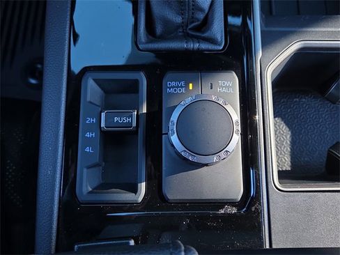 Used 2025 Toyota Tundra Limited image 23