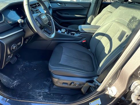 Used 2024 Jeep Grand Cherokee L Laredo w/ Luxury Tech Group I image 16