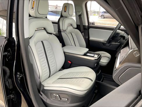 Used 2026 Rivian R1S Adventure AWD/4WD image 8