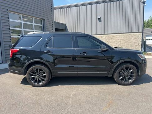 Used 2018 Ford Explorer XLT w/ Equipment Group 202A AWD/4WD image 4