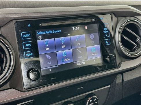 Used 2019 Toyota Tacoma TRD Sport AWD/4WD image 18
