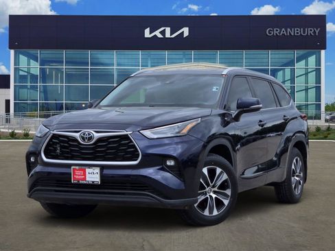 Used 2023 Toyota Highlander XLE image 1