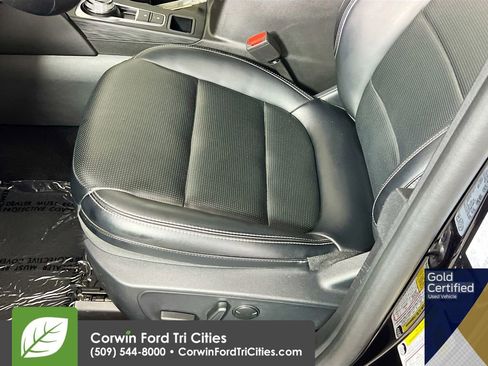 Used 2025 Ford Escape Platinum AWD/4WD image 23