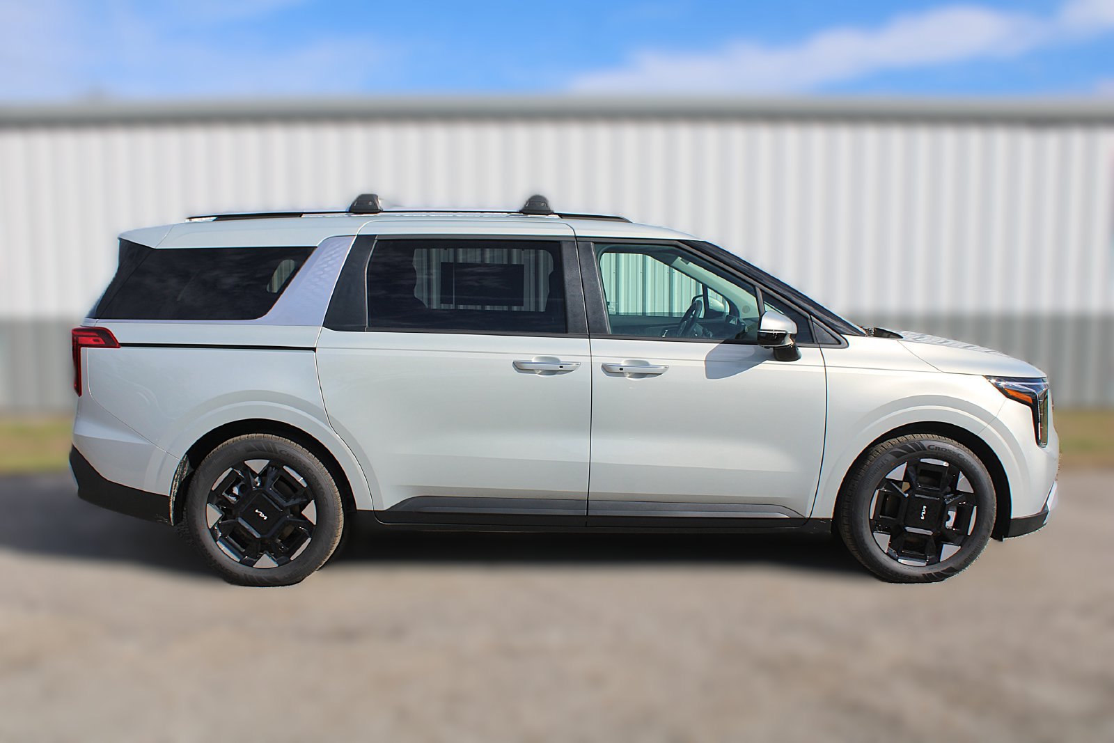 New 2026 Kia Carnival EX FWD image 5