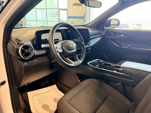 Used 2025 Chevrolet Equinox LT AWD/4WD image 11