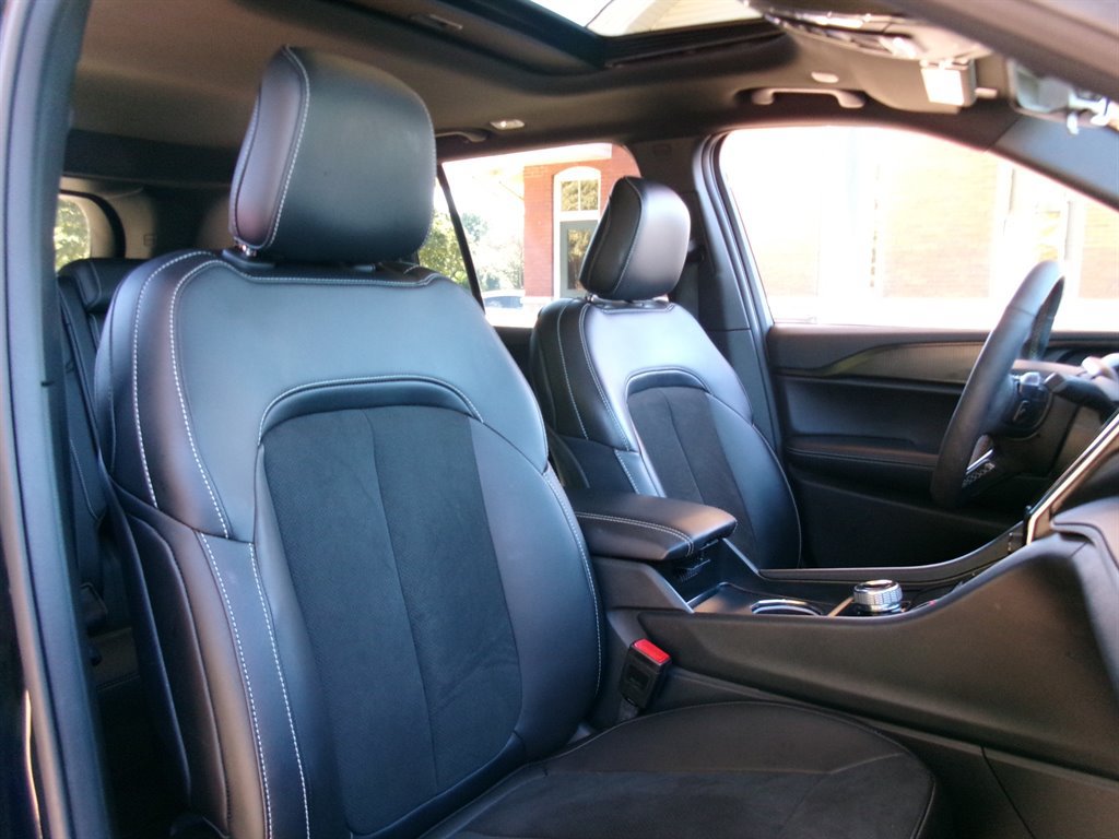Used 2025 Jeep Grand Cherokee Altitude AWD/4WD image 22