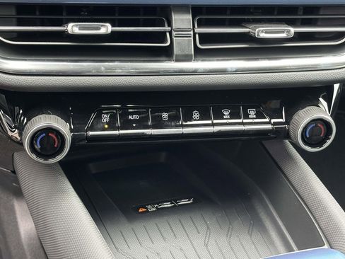 New 2026 Chevrolet Equinox EV LT image 12