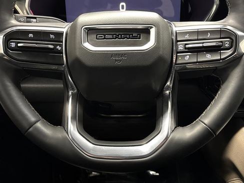 Used 2024 GMC Canyon Denali image 17