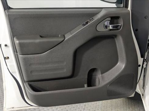 Used 2019 Nissan Frontier SV image 11