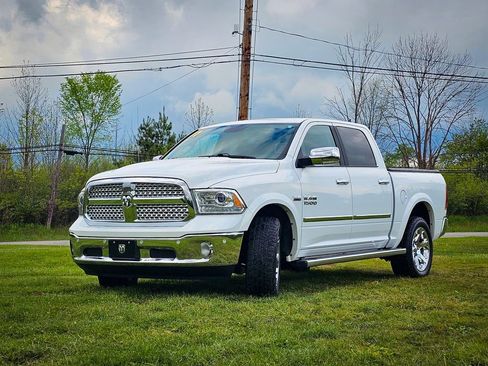 Used 2017 RAM 1500 Laramie w/ Convenience Group AWD/4WD image 7
