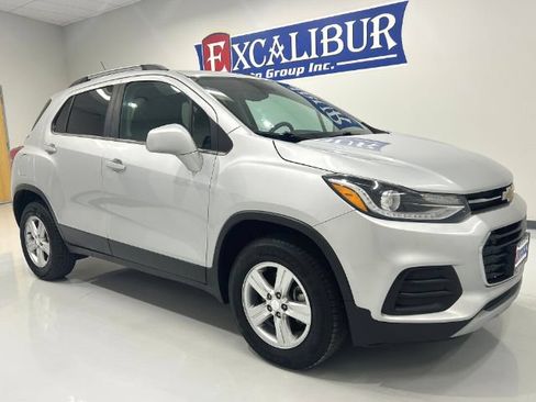 Used 2017 Chevrolet Trax LT AWD/4WD image 2