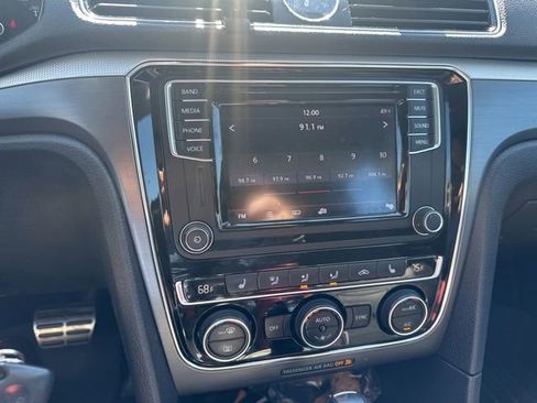 Used 2017 Volkswagen Passat 1.8T R-Line FWD image 12