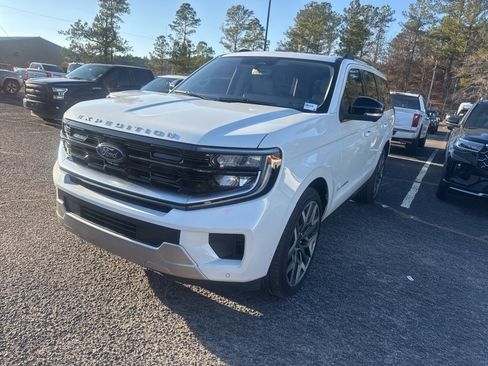 Used 2025 Ford Expedition Platinum w/ Platinum Ultimate Package image 3