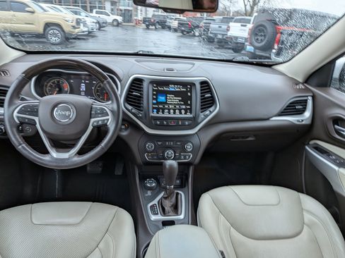 Used 2018 Jeep Cherokee Overland w/ Technology Group image 12