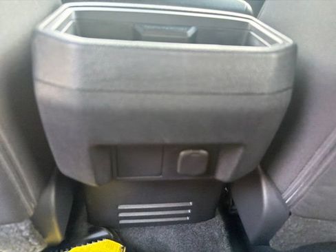 Used 2025 Toyota Tacoma SR5 AWD/4WD image 32