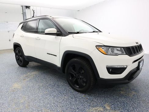 Used 2019 Jeep Compass Latitude image 2