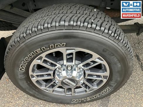 Used 2025 Ford F250 Platinum w/ Platinum Plus Package AWD/4WD image 40