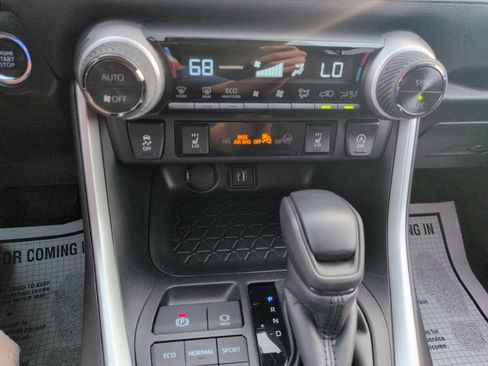 Certified 2025 Toyota RAV4 XLE AWD/4WD image 18