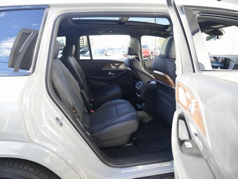 Used 2024 Mercedes-Benz GLS 580 4MATIC image 41