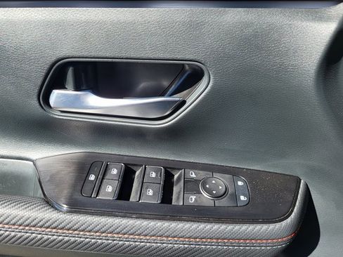 Certified 2025 Nissan Kicks SR image 17