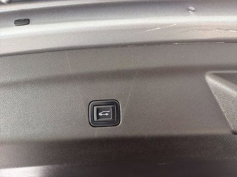 Certified 2022 Chevrolet Tahoe Premier w/ Premium Package AWD/4WD image 11