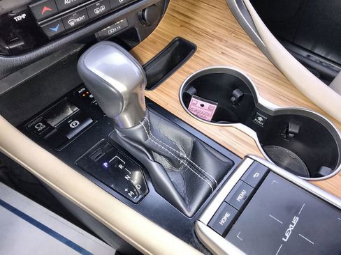 Used 2022 Lexus RX 350L 350L w/ Premium Package image 19