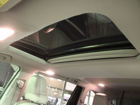 Used 2018 Toyota Highlander XLE image 23