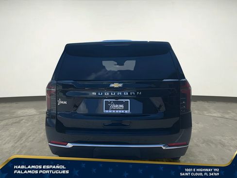 Used 2025 Chevrolet Suburban LS RWD image 5
