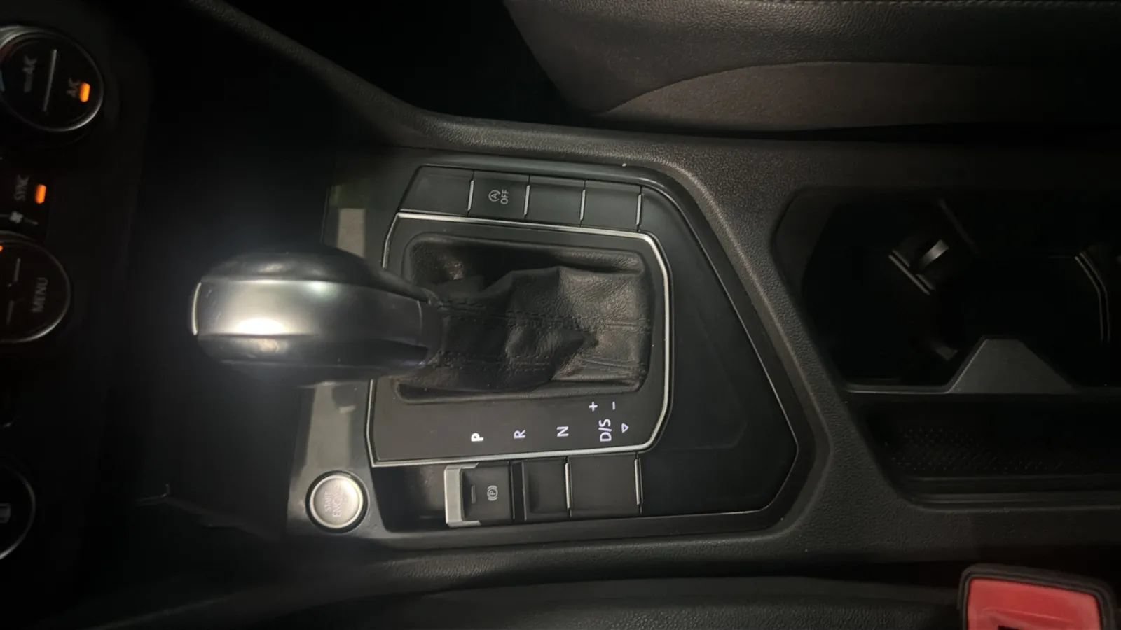 Used 2019 Volkswagen Tiguan SE FWD image 12