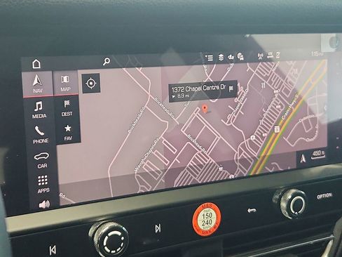 Certified 2026 Porsche Macan AWD/4WD image 19