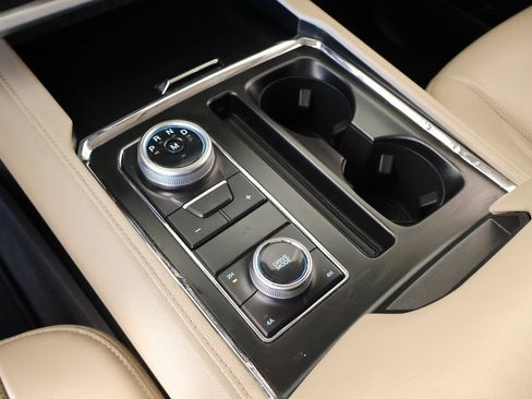 Used 2023 Ford Expedition Max XLT image 9