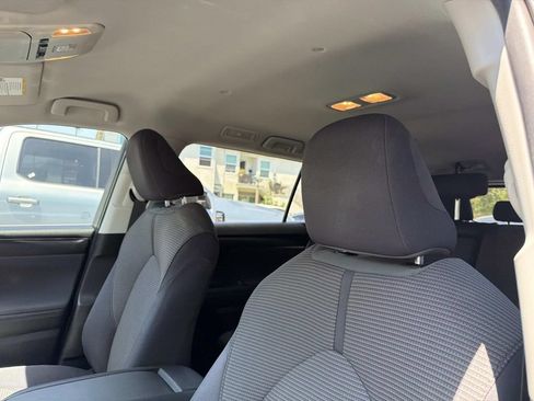 Used 2021 Toyota Highlander LE FWD image 18