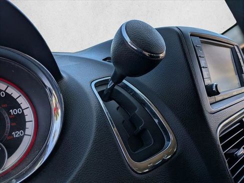 Used 2018 Dodge Grand Caravan SE w/ UConnect Hands-Free Group FWD image 16