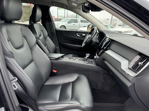 Used 2018 Volvo XC60 T6 Momentum w/ Advanced Package image 39