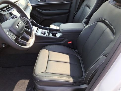 New 2025 Jeep Grand Cherokee Limited w/ Luxury Tech Group II image 15