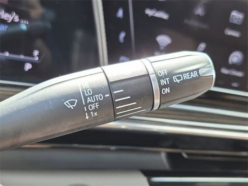 Used 2024 Cadillac Escalade ESV Premium Luxury image 28