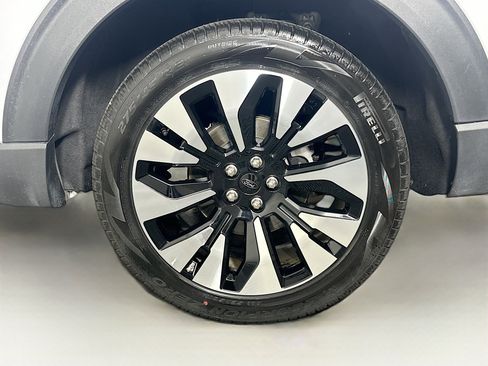 Used 2025 Ford Explorer Platinum w/ LUX Leather Package image 11