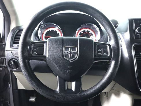 Used 2017 Dodge Grand Caravan SE image 11