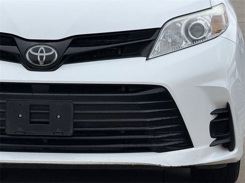 Used 2020 Toyota Sienna L image 7