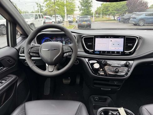 New 2026 Chrysler Pacifica Select w/ S Appearance Package AWD/4WD image 18