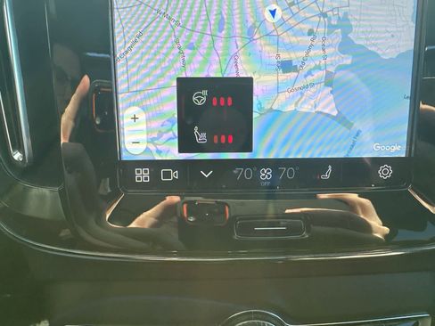 Used 2023 Volvo XC40 B5 Plus w/ Climate Package image 22